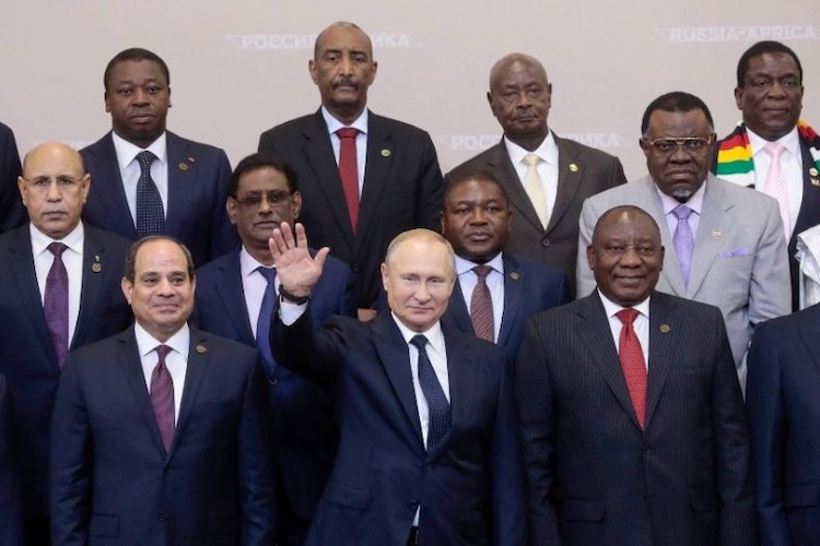 Mitterrand-Poutine : deux visions contradictoires de l’avenir de l’Afrique
