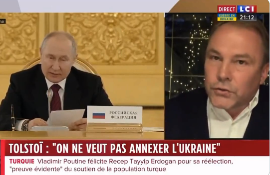 Piotr Tolstoï et Alexander Makogonov résistent aux assauts des journalistes français Piotr Tolstoï et Alexander Makogonov résistent aux assauts des journalistes français