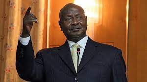 L’Ouganda défie l’Occident : Museveni approuve la loi anti-homosexualité