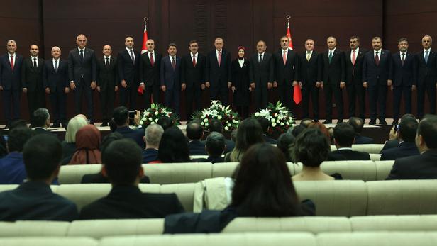 Turquie : Erdogan dévoile son nouveau gouvernement Turquie : Erdogan dévoile son nouveau gouvernement