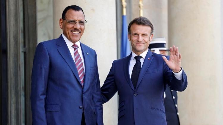 La France suspend son aide au développement et son appui budgétaire au Niger