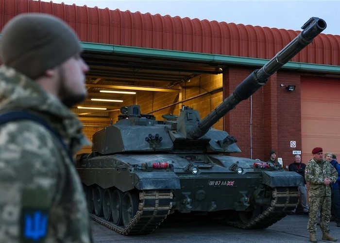 Ukraine : un premier char britannique Challenger 2 détruit