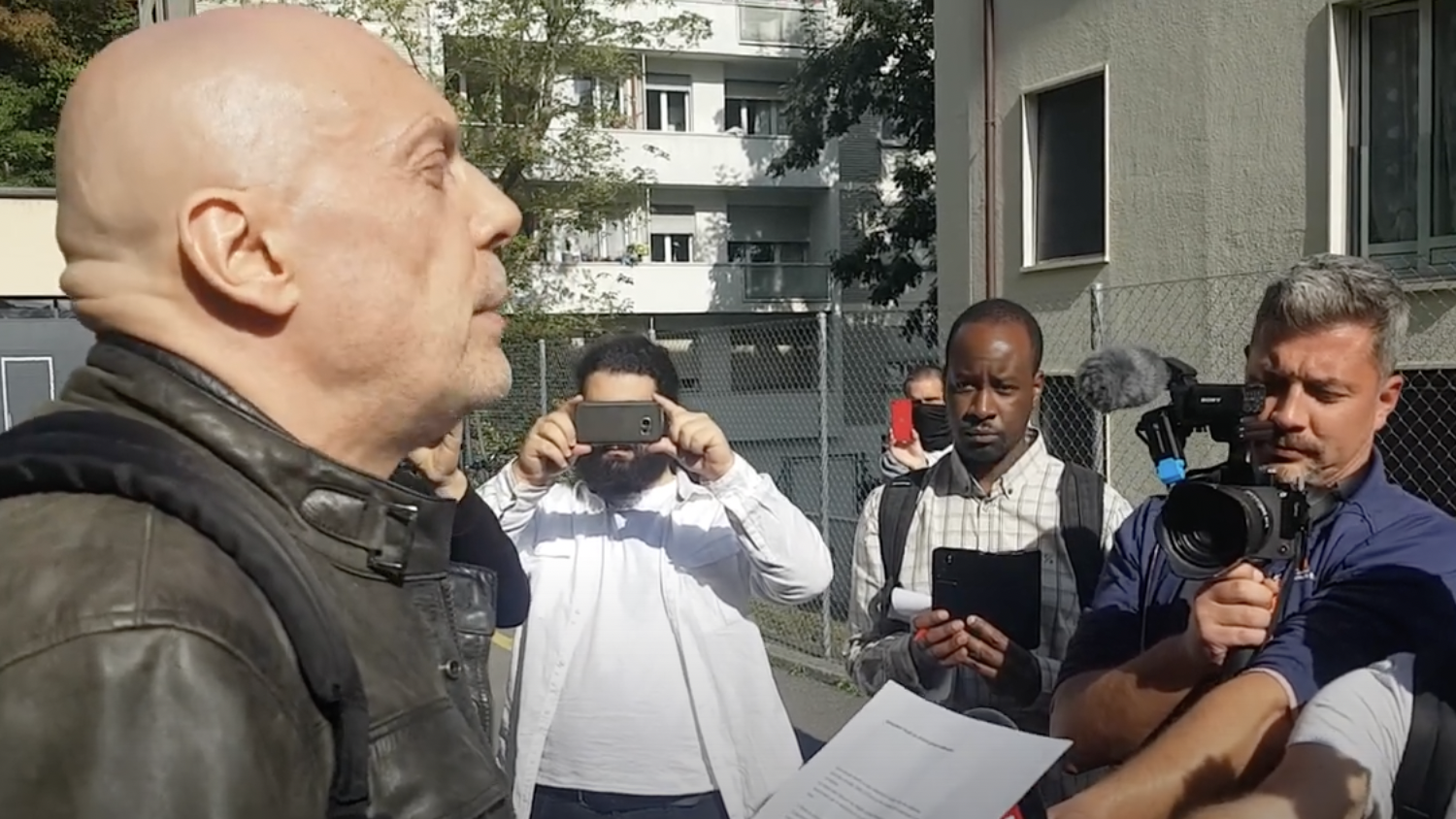 Déclaration d’Alain Soral à sa sortie du tribunal suisse où il était à nouveau jugé pour homophobie supposée Déclaration d’Alain Soral à sa sortie du tribunal suisse où il était à nouveau jugé pour homophobie supposée