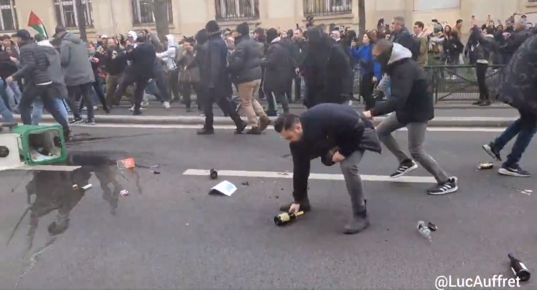 Paris : la LDJ a agressé les manifestantes féministes pro-palestiniennes