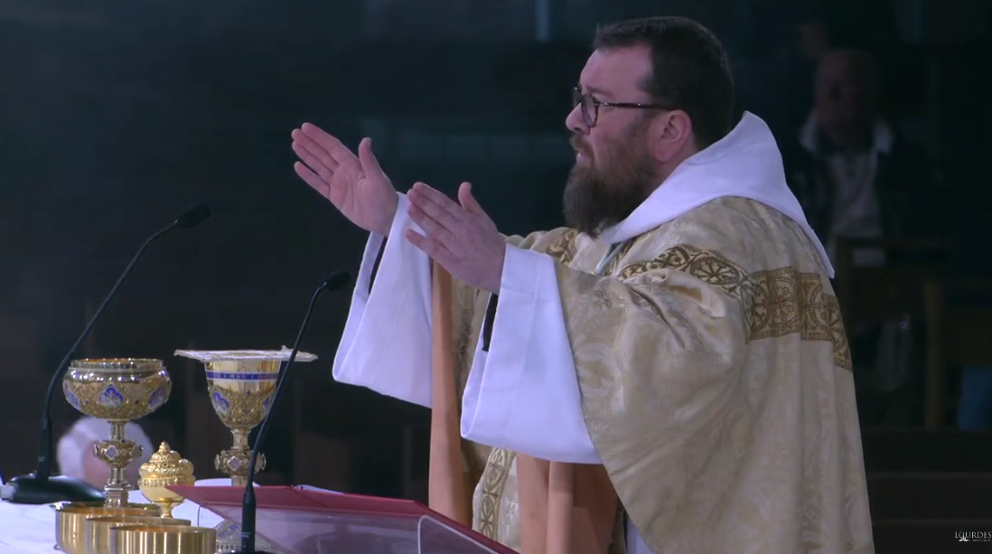 Messe de Pâques à Lourdes, dans la basilique Saint Pie X