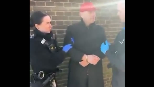 Gangs des violeurs : Ivor Caplin, qui attaquait Musk, arrêté pour pédophilie ! Gangs des violeurs : Ivor Caplin, qui attaquait Musk, arrêté pour pédophilie !