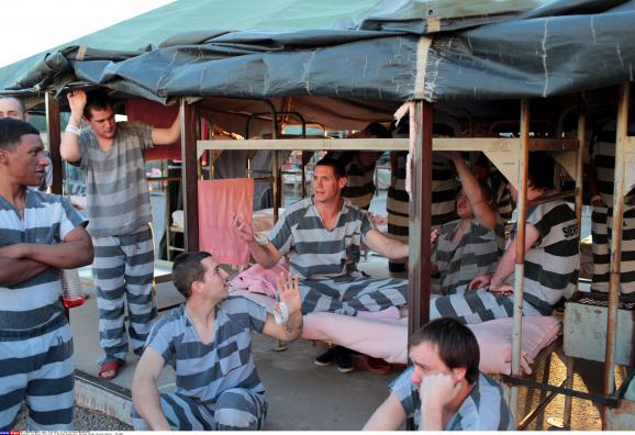 Des détenus incarcérés dans la prison "Tent City", comté de Maricopa (Arizona, Etats-Unis), le 15 février 2015 Des détenus incarcérés dans la prison "Tent City", comté de Maricopa (Arizona, Etats-Unis), le 15 février 2015