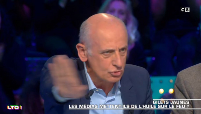 Un salut nazi ? Un salut nazi ?